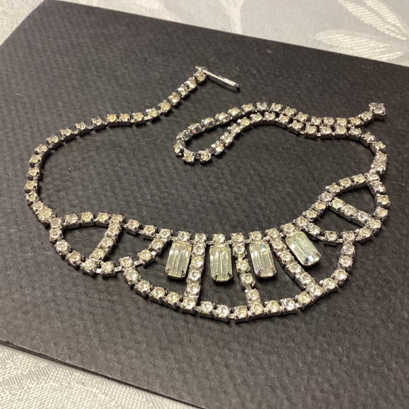 RHINESTONE ESRRING SET. MOMS COLLECTIONS. BLING ๐๐๐๐ - Picture 6 of 12